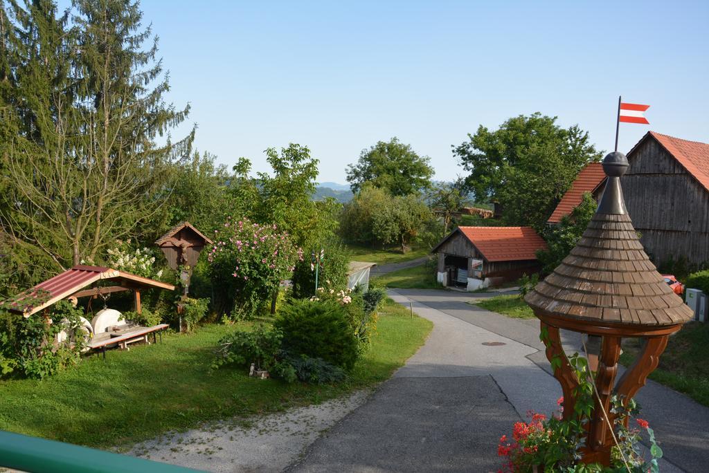 Gaestehaus Schmid Sankt Johann im Saggautal Buitenkant foto