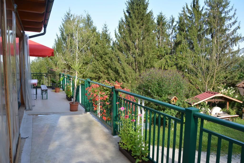 Gaestehaus Schmid Sankt Johann im Saggautal Buitenkant foto